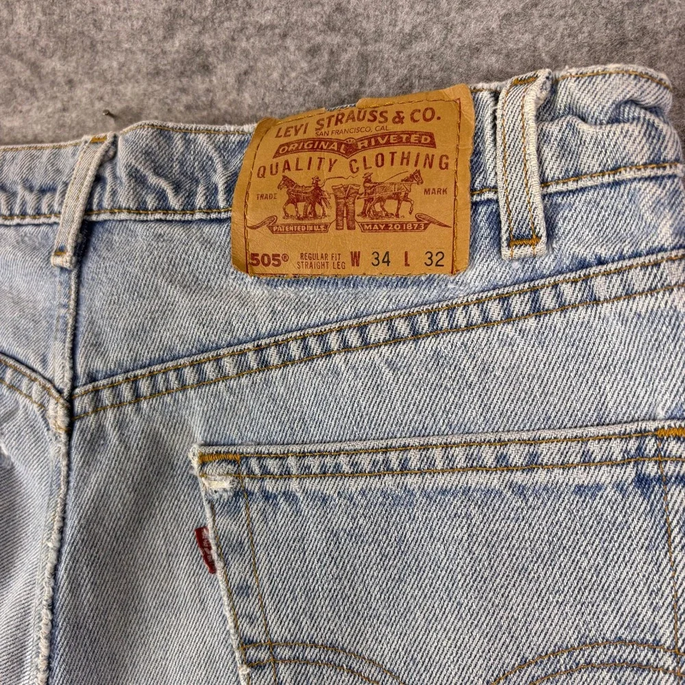 Vintage 90s Levis 505 Jeans Mens 34x32 Made in USA Light Wash Straight Leg Blue